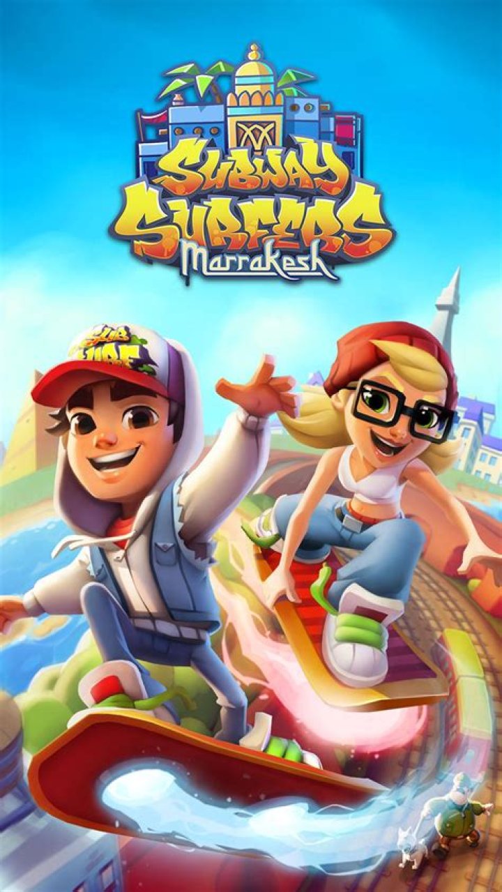 How do you play Subway Surfers with friends?