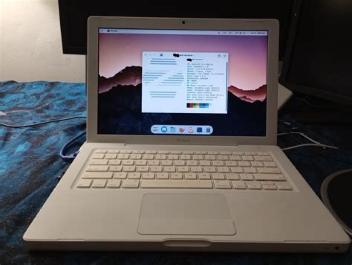 How do you reset a 2008 MacBook?