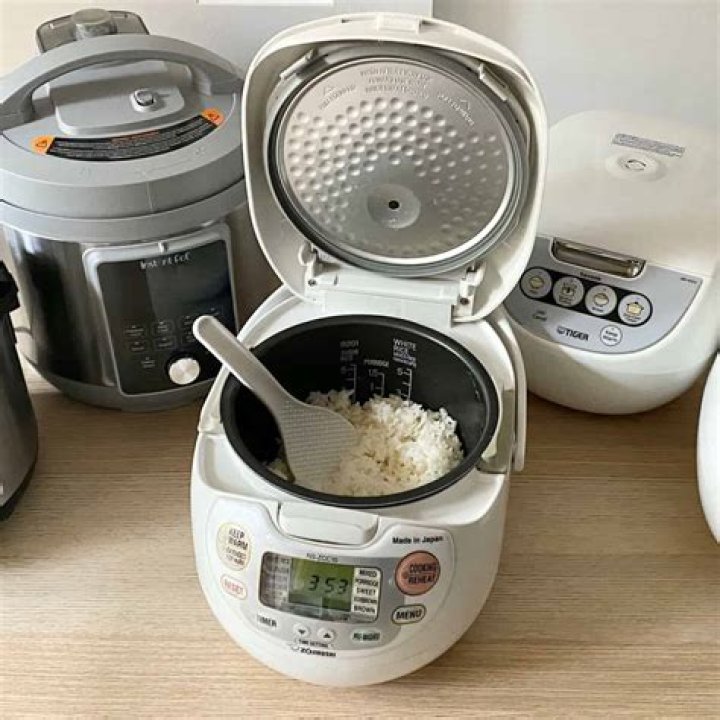 How do you use a bacon cooker?