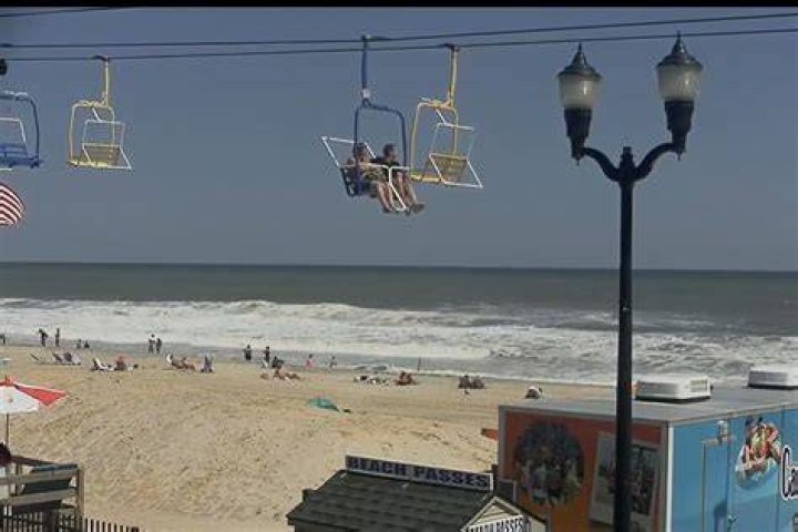 How far is Freehold NJ from the beach?