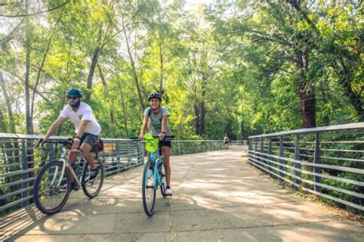 How long is the bike path from Venice to Santa Monica?