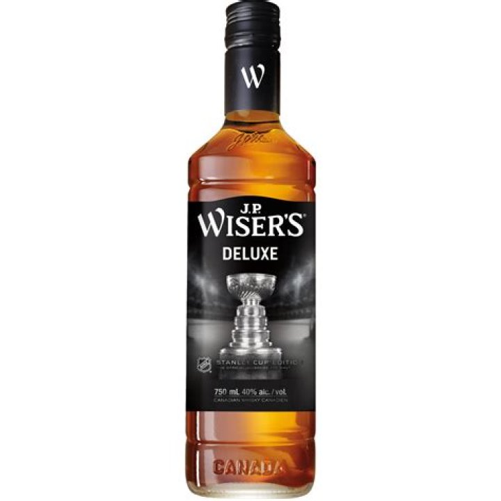 How many calories are in a Wiser's Deluxe whiskey?