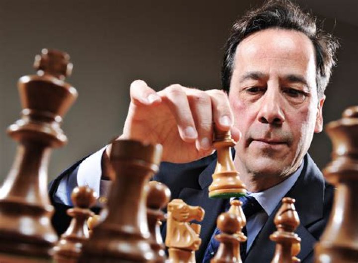 How many chess players are there in the world?