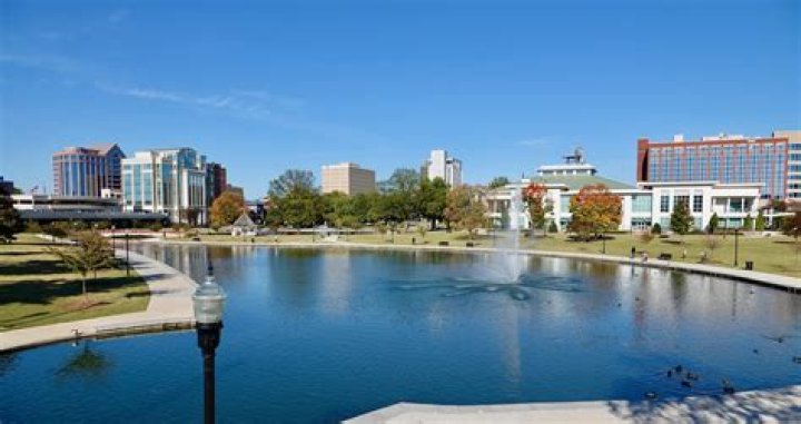 How many colleges are in Huntsville Alabama?