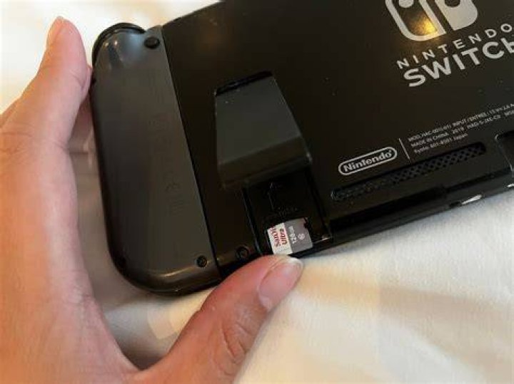 How many GB does the Nintendo switch come with?