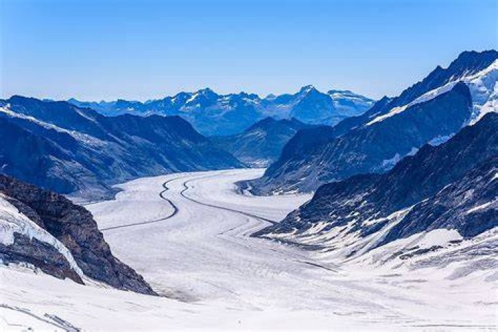 How many glaciers are there in Switzerland?