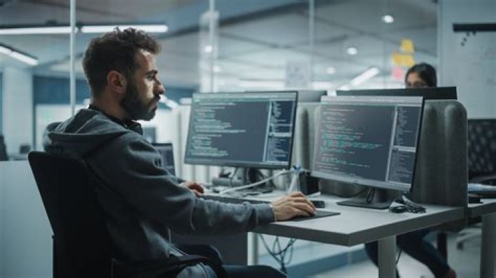 How many hours do Google software engineers work?