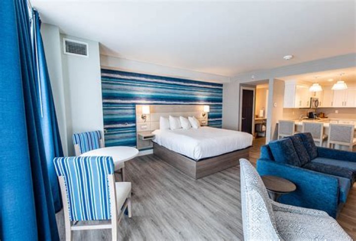 How many rooms does Hotel LBI have?