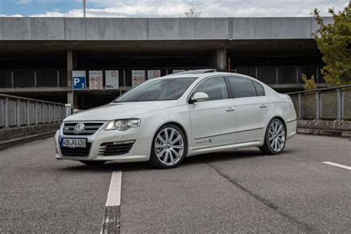 How many VW Passat r36 were made?