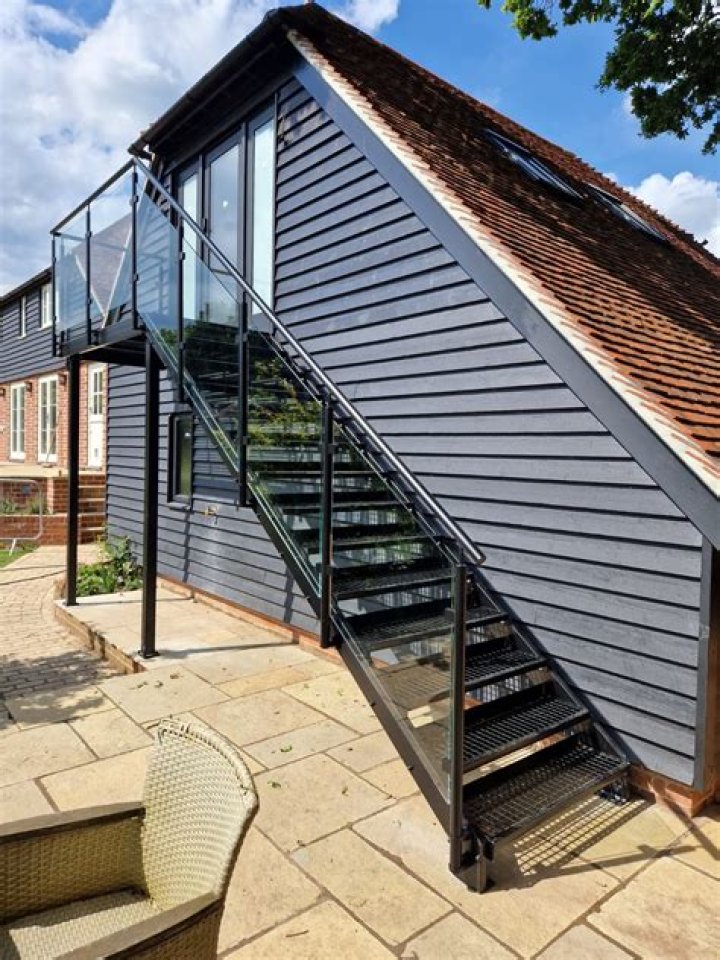 How much does an external staircase cost?