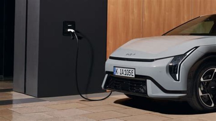 How much does Kia charge for service?