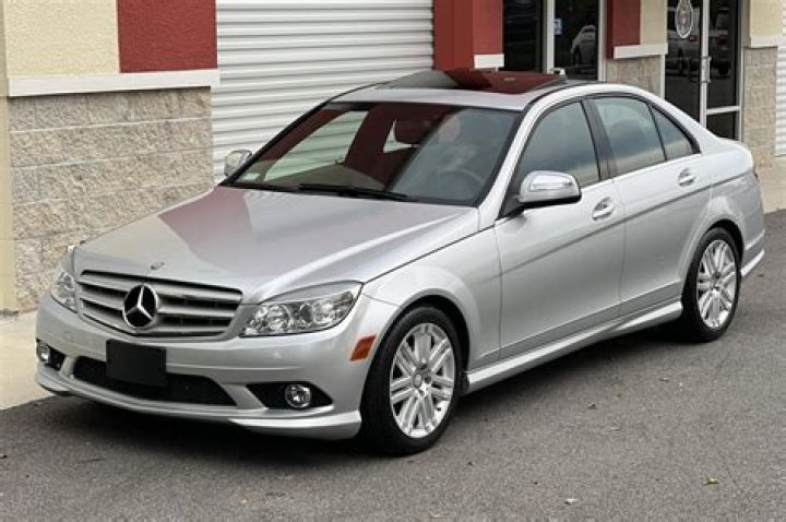 How much is a 2010 Mercedes Benz c300 worth?
