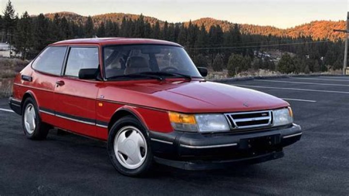 How much is a Saab 900 worth?