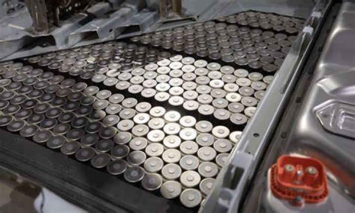 How much is it to replace Tesla battery?
