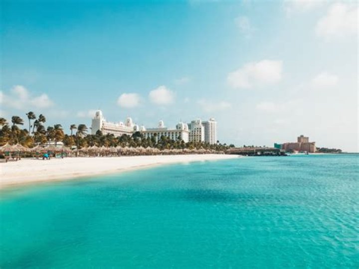 Is Aruba water clear?