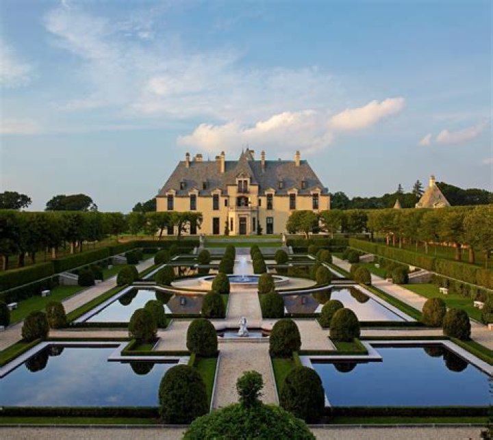 Is Oheka Castle open to the public?