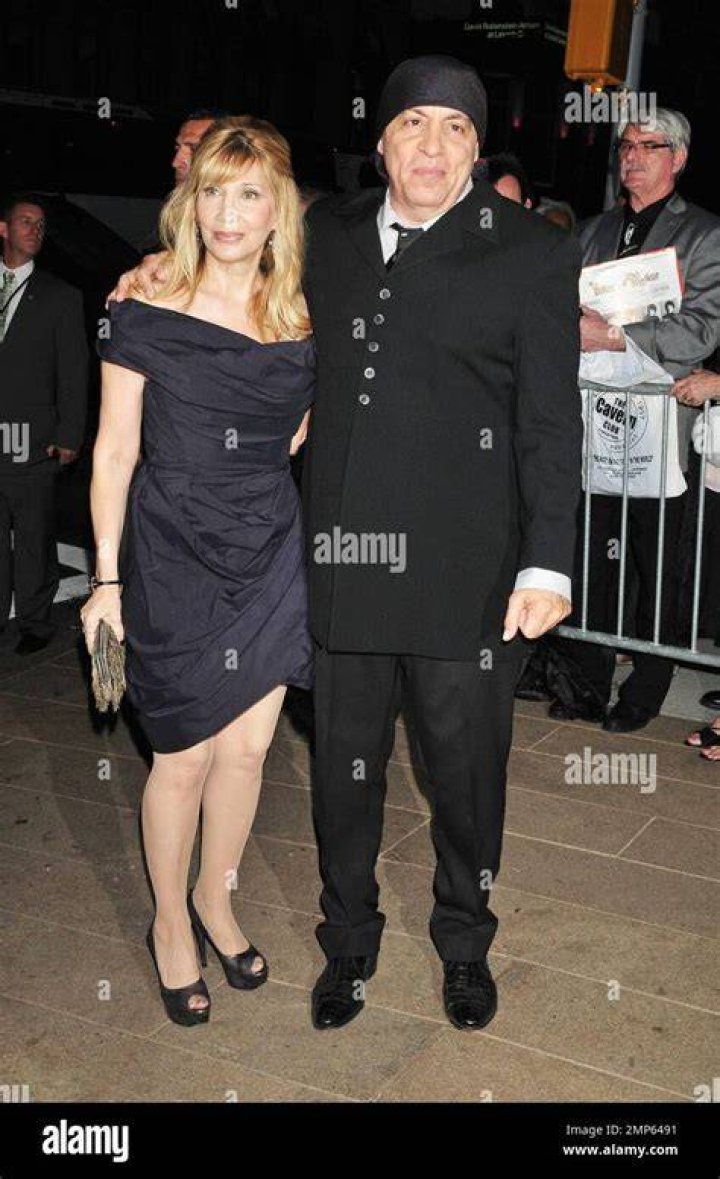 Is Steve Van Zandt married?