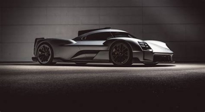 Is the Porsche 919 street legal?