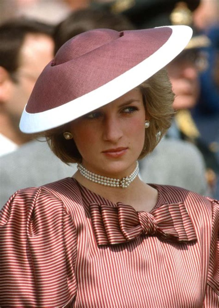 Is there a portrait of Princess Diana in Buckingham Palace?