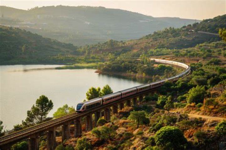 Is there a train from Lagos to Lisbon?
