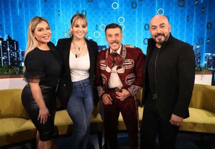 ¿Quién es el padre de Lupillo Rivera?