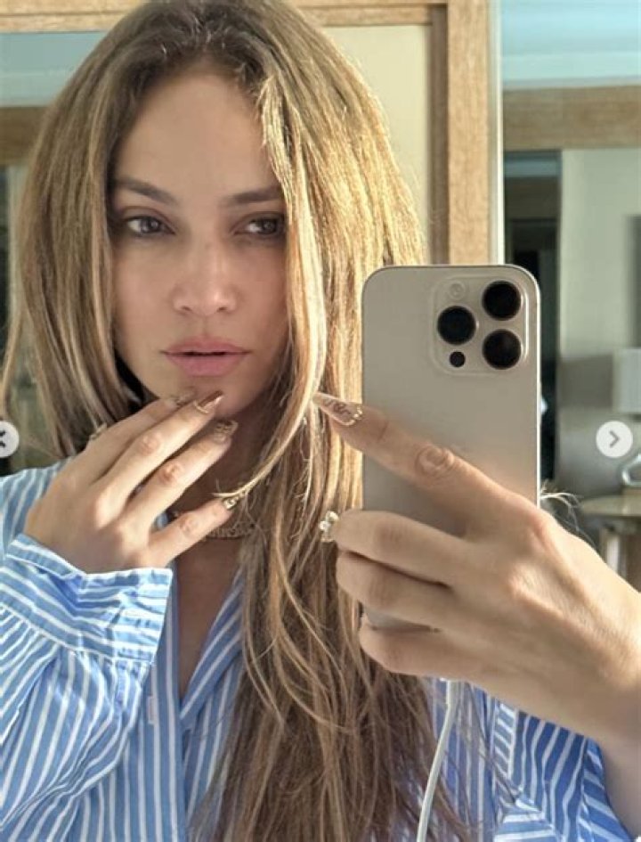 ¿Quién tiene más dinero Jennifer Lopez o Shakira?