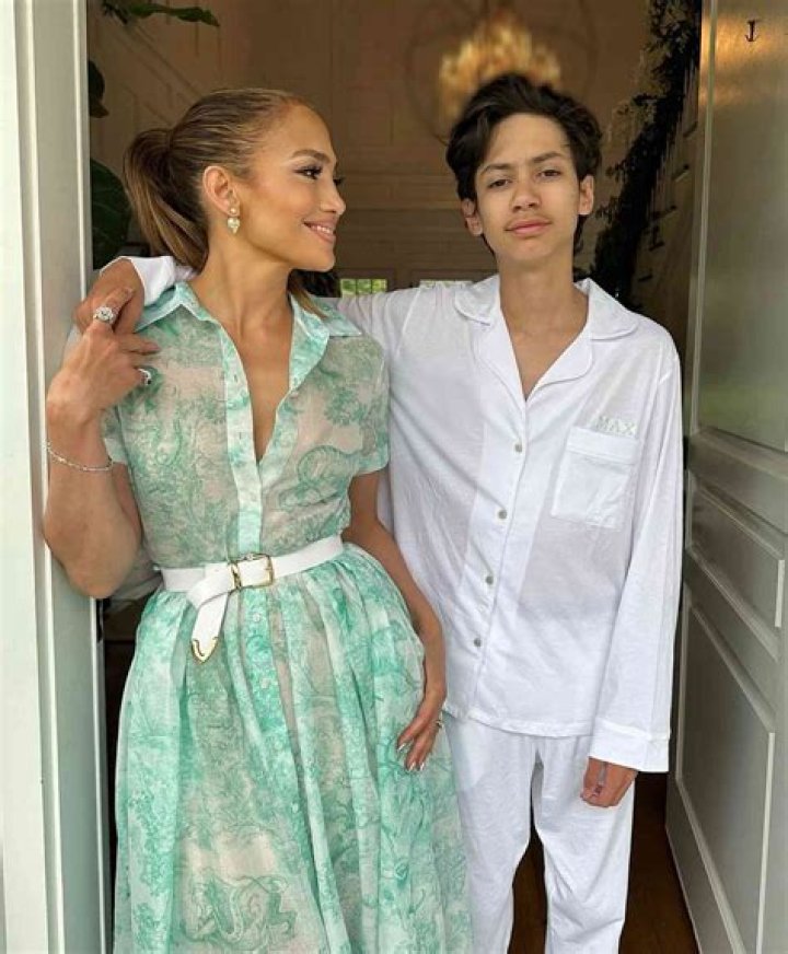 ¿Quién tiene más plata JLo o Alex Rodríguez?
