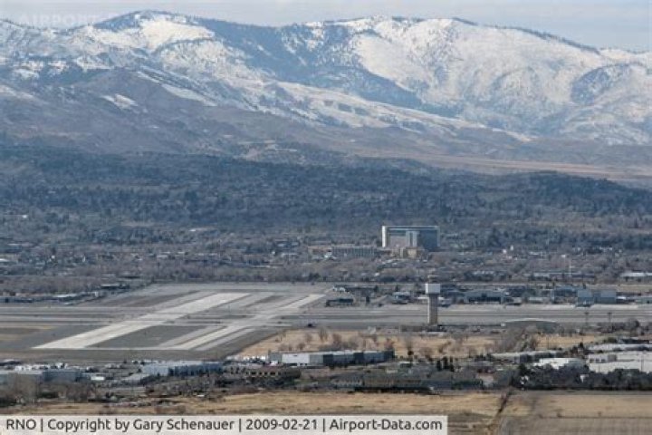 What airlines fly into Reno Tahoe?