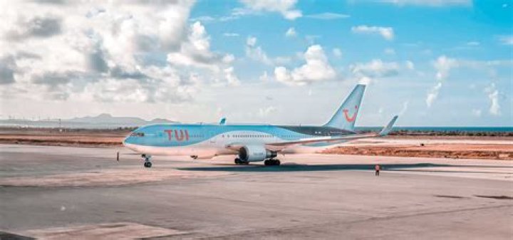 What airlines fly out of Palm Beach?