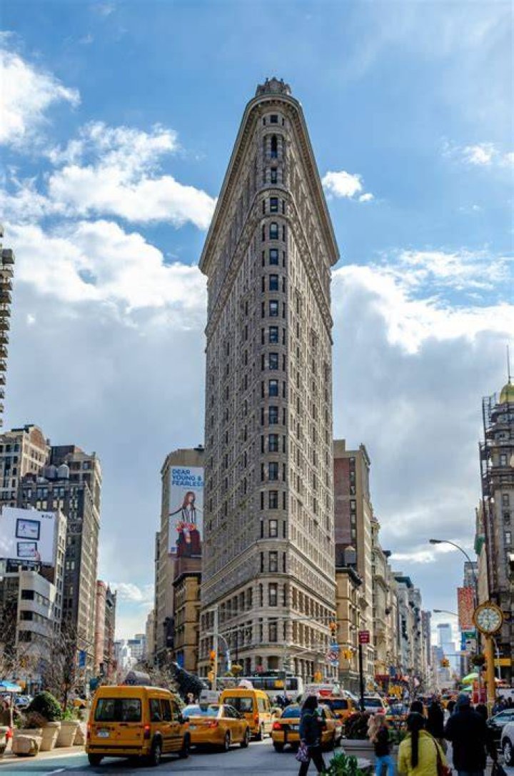 What buildings are in New York?