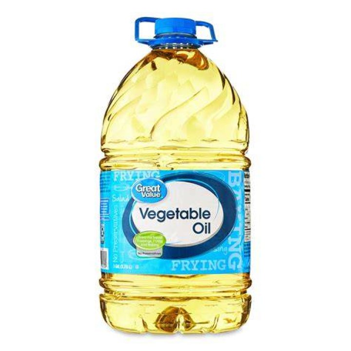 What can I use in a cake instead of vegetable oil?