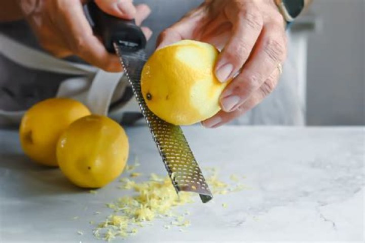 What can you use for lemon extract?