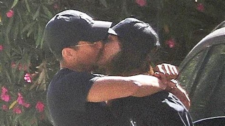 What episode does Mindy first kiss Danny?