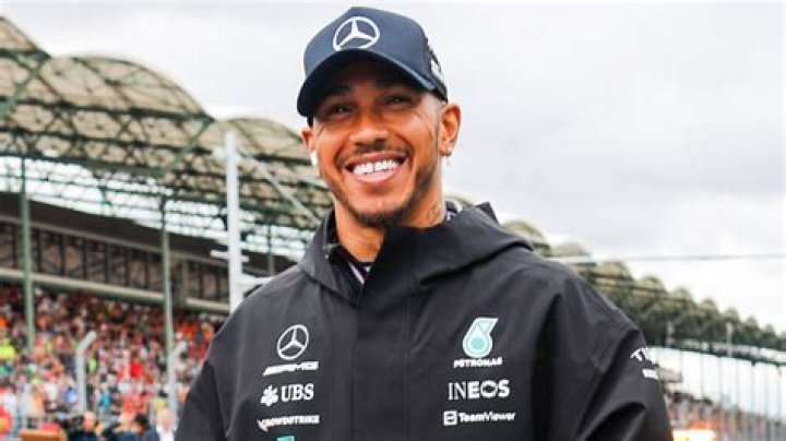 What football team does Lewis Hamilton support?