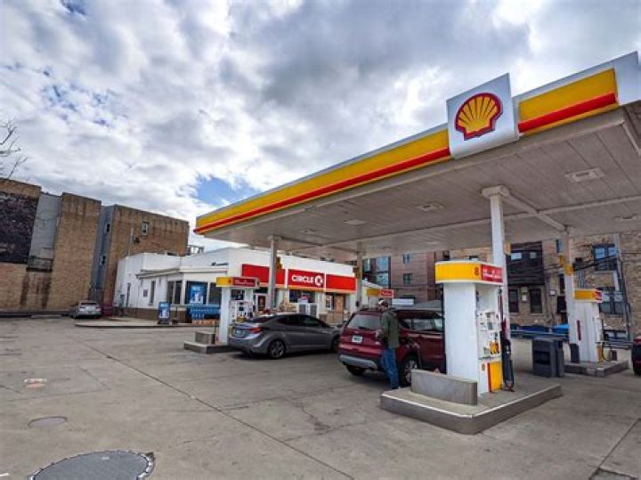 What gas stations are owned by Kroger?