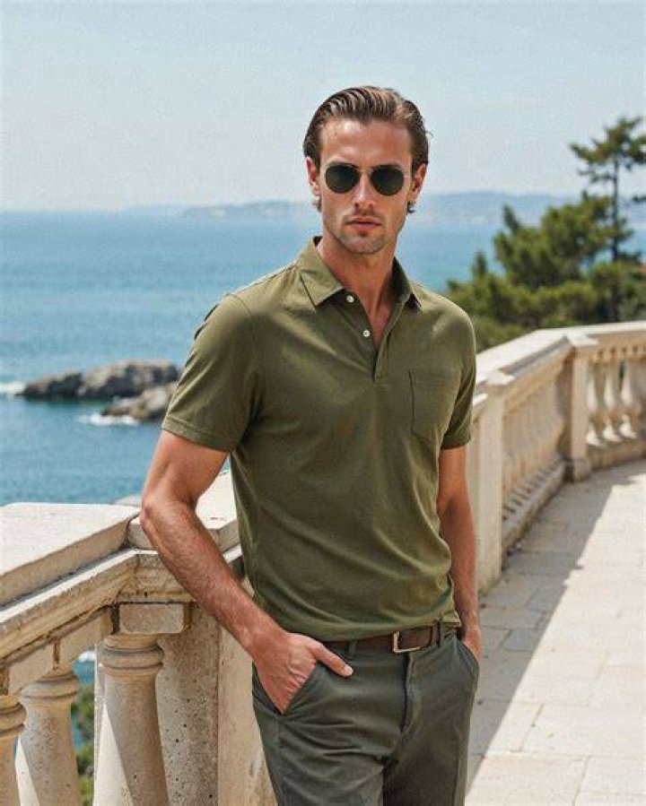 What is a tipped polo shirt?