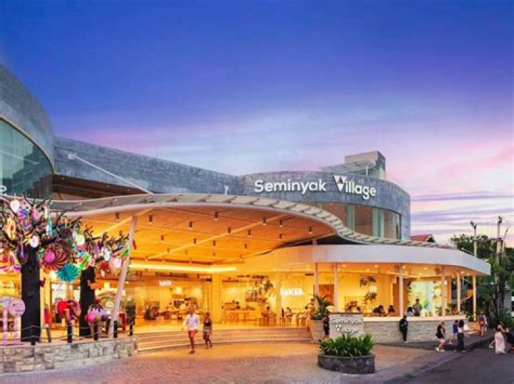 What is at Seminyak Square?