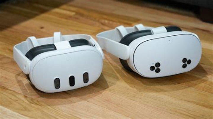 What is better oculus or vive?