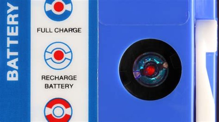 What is indicated by the eye or battery indicator in a sealed battery?