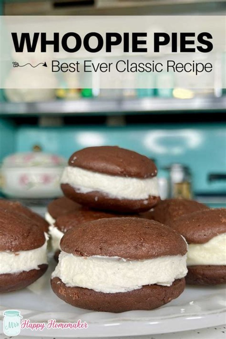 What is the difference between a whoopie pie and a Moon Pie?