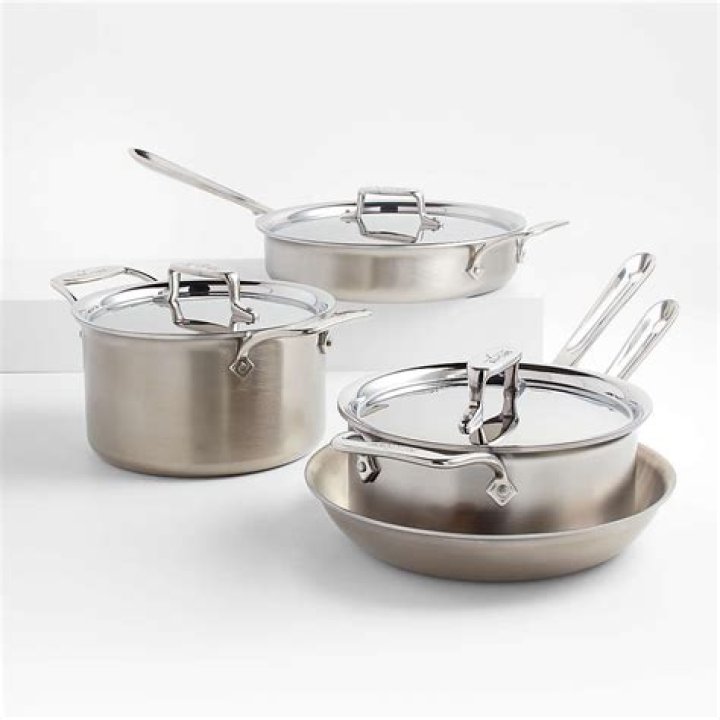 What is the difference between d3 and d5 All Clad cookware?