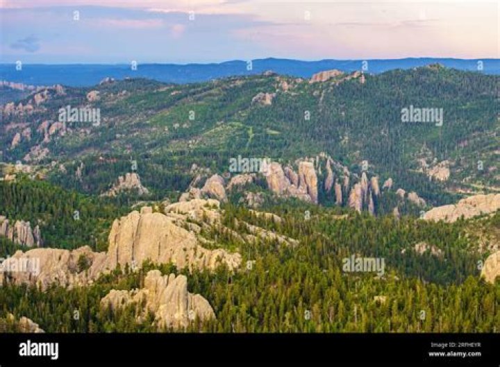 What is the elevation of Harney Peak in South Dakota?