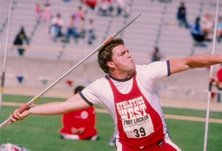 What is the sector of javelin throw?
