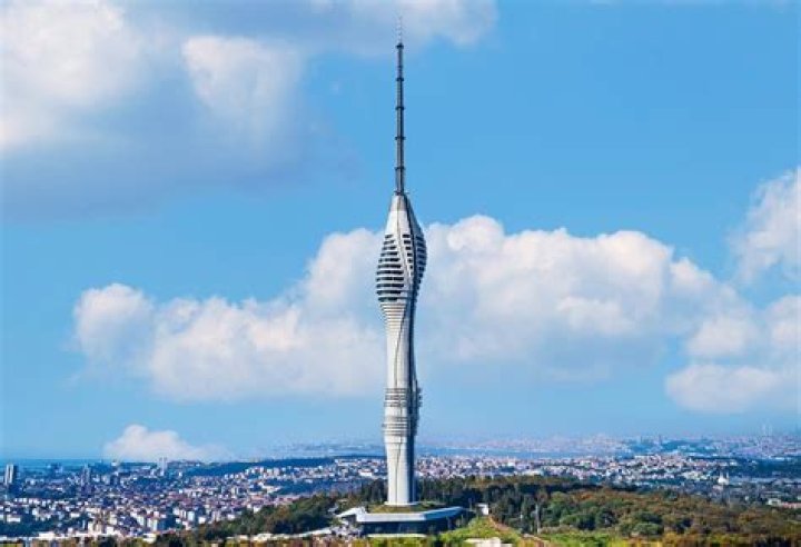 What is the tall tower in Istanbul?