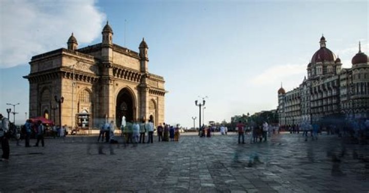 What is the train fare in Mumbai?
