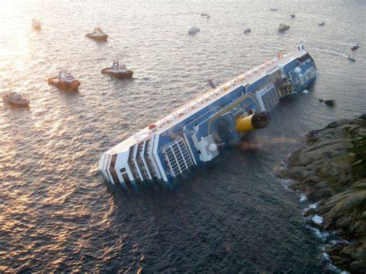 What keeps a cruise ship from sinking?