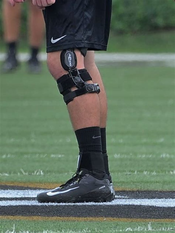 What knee braces do college football players wear?