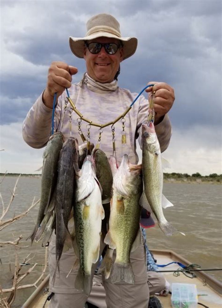 What lakes are open for fishing in New Mexico?