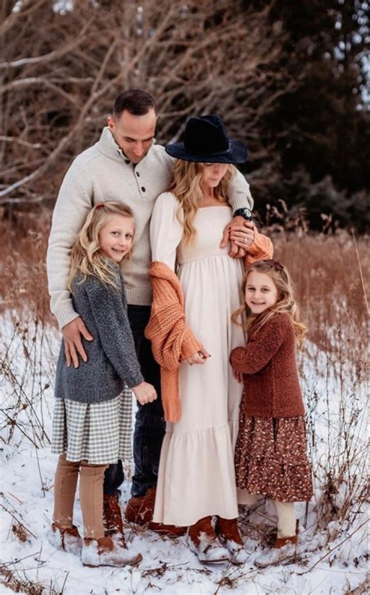 What should a family wear for a winter photoshoot?