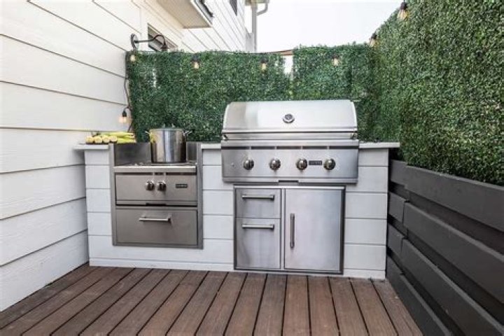 What type of grill surface is best?